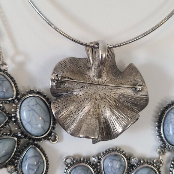 Vintage to Modern Lot Jewelry Silver Tone Blue Necklaces Bracelets Avon L&F etc - Picture 8 of 12